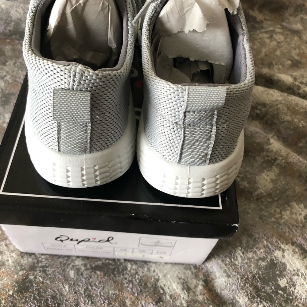 Sneakers - Picture 3 of 4